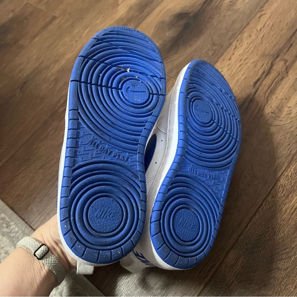 Nike Kids court borough White and Blue Sneakers, size 4Y - Picture 8 of 8